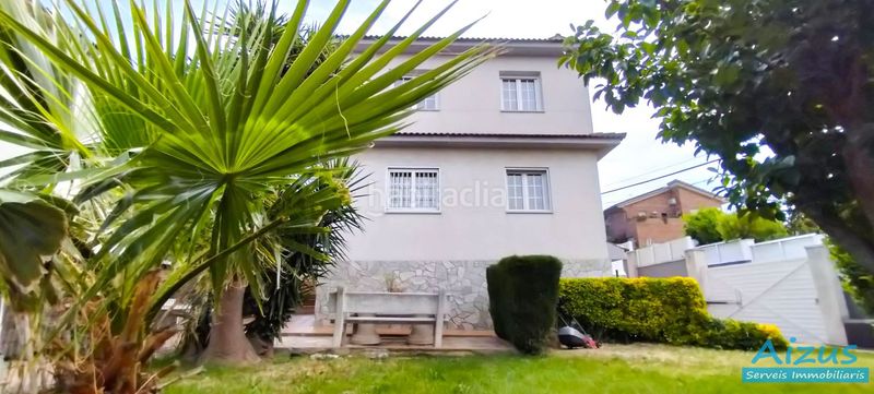 Foto bb540e50-f4bd-4fe7-88d9-5f5cdef864c5. Chalet casa a cuatro vientos ubicada en zona turonet con jardín privado en cerdanyola en Cerdanyola del Vallès