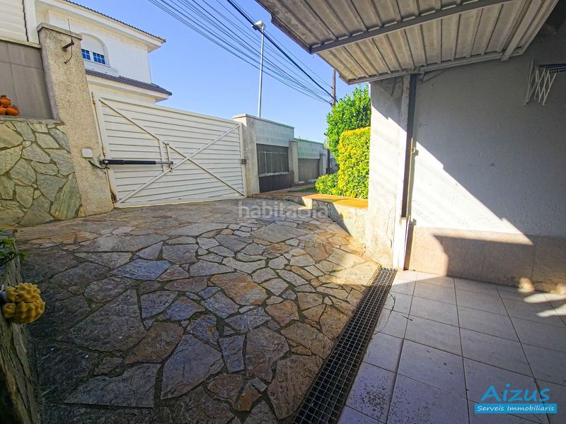 Foto bbf2a9f5-371b-4914-8950-8f77862c39a1. Chalet casa a cuatro vientos ubicada en zona turonet con jardín privado en cerdanyola en Cerdanyola del Vallès