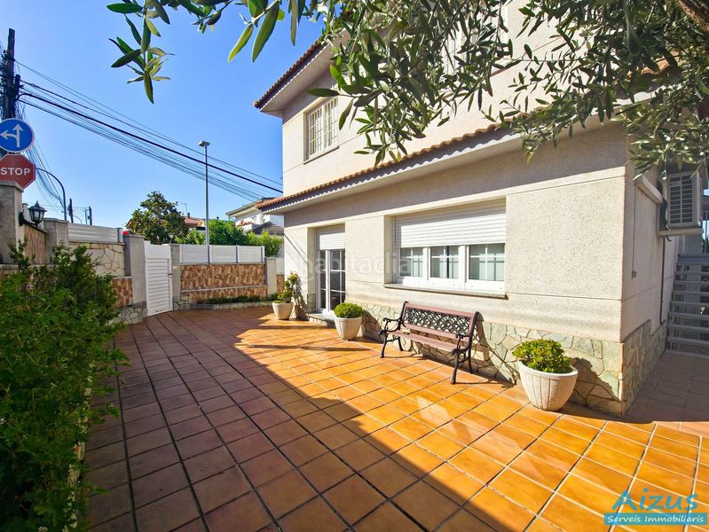 Foto d32e3bd8-a479-46c9-a406-5d571a751cfc. Chalet casa a cuatro vientos ubicada en zona turonet con jardín privado en cerdanyola en Cerdanyola del Vallès