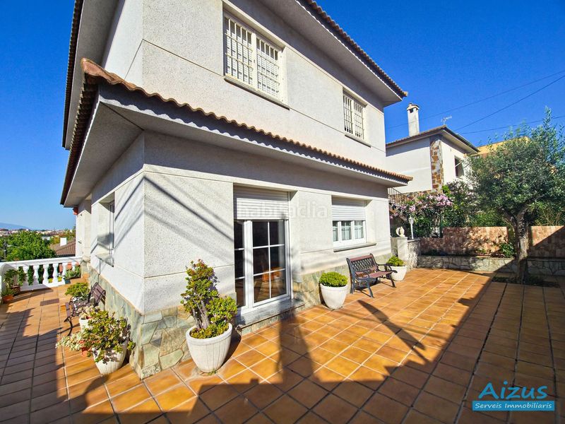 Foto dd7b568d-8b56-4633-a3f2-247de9a42743. Chalet casa a cuatro vientos ubicada en zona turonet con jardín privado en cerdanyola en Cerdanyola del Vallès