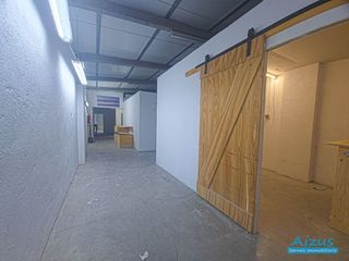 Lloguer Local Comercial a Can Mas. Se alquila amplio local de 200 m² diáfano en ripollet