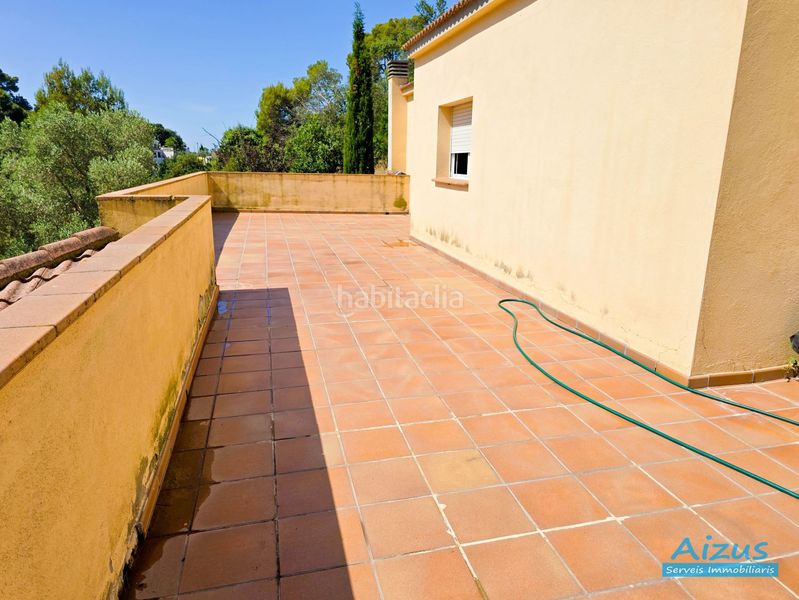 Foto 0520ee6a-0be5-4217-b9a7-3476f749d14b. Casa amb xemeneia aparcament a Santa Susanna