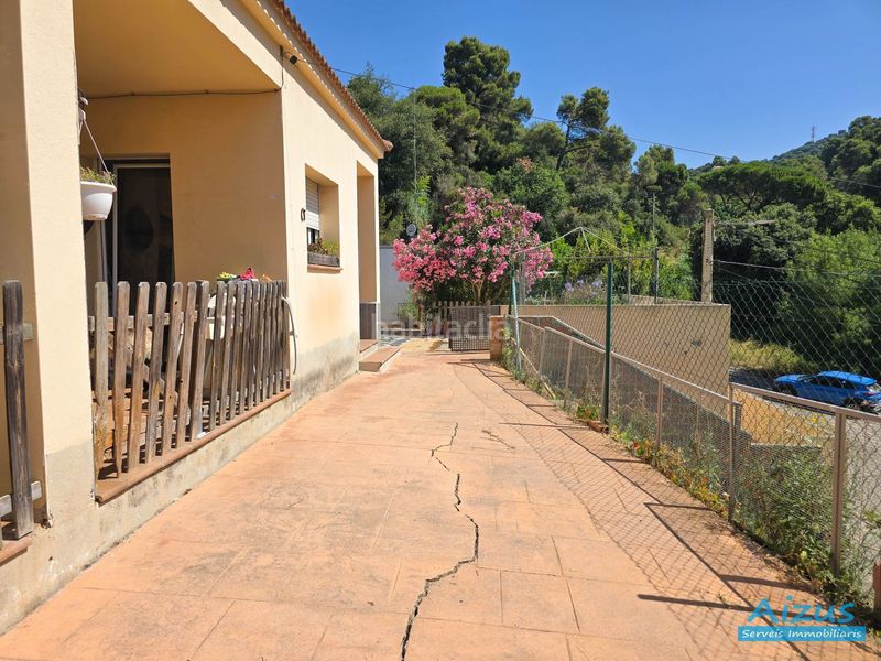 Foto 27b3e4df-5b85-47e5-80d1-6759be872959. Casa amb xemeneia aparcament a Santa Susanna