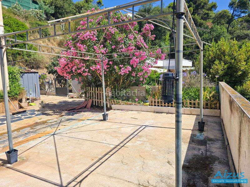 Foto 39058660-8203-498c-bd9d-177f09035d6a. Casa amb xemeneia aparcament a Santa Susanna