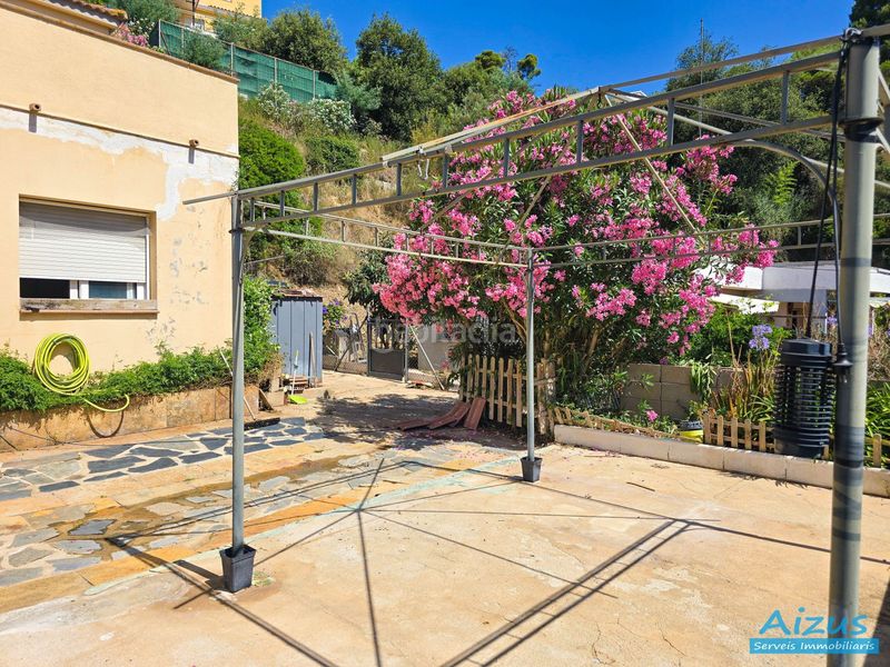 Foto 47c95b61-688c-45bf-9b21-078f4bf25e18. Casa amb xemeneia aparcament a Santa Susanna