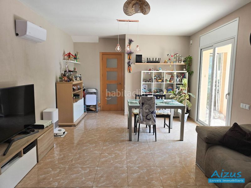 Foto 57ac3e7d-c002-4541-a16a-4f1343b679b8. Casa amb xemeneia aparcament a Santa Susanna