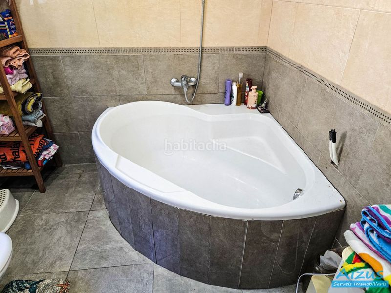 Foto 5c239569-7867-4241-bb48-e10b9b8fd18f. Casa amb xemeneia aparcament a Santa Susanna