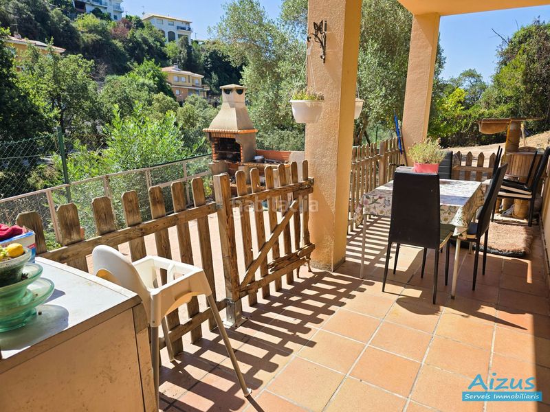 Foto 7e56ab5d-7d72-4234-b1c8-2333b3bf9a51. Casa amb xemeneia aparcament a Santa Susanna