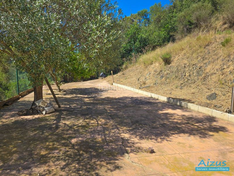 Foto 8b2baac1-f26a-486b-aaa9-ee590d16f4f0. Casa amb xemeneia aparcament a Santa Susanna