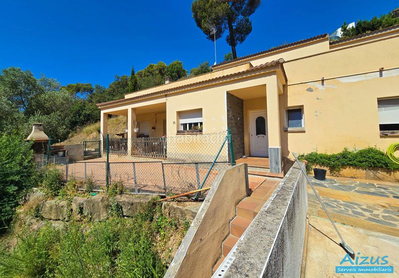 Foto 90e5a079-4d43-4546-9701-5653d84ee150. Casa amb xemeneia aparcament a Santa Susanna