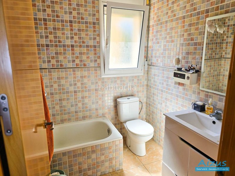 Foto b7390b28-c8a9-4cd0-85f5-2a7474baccd7. Casa amb xemeneia aparcament a Santa Susanna