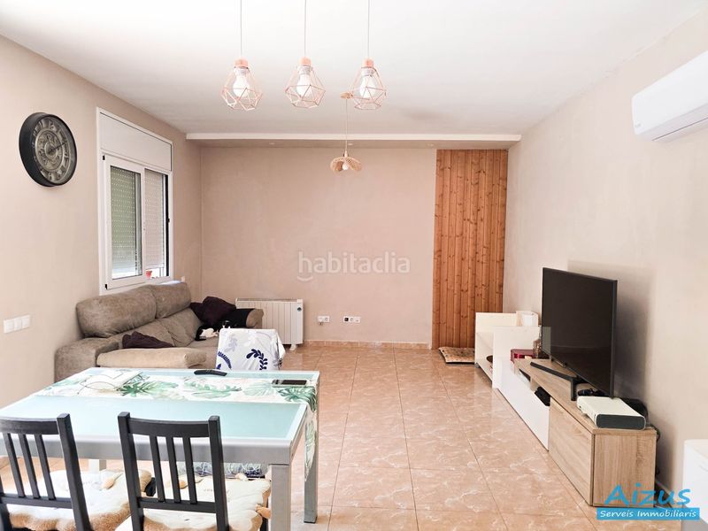 Foto c0e31e83-cb08-4d78-b4e4-d08c6279d7a7. Casa amb xemeneia aparcament a Santa Susanna