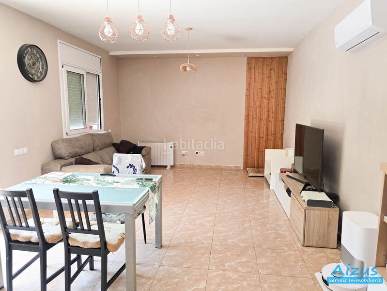 Foto fa8f08a1-fa4d-4699-bf5a-2a1093a46943. Casa amb xemeneia aparcament a Santa Susanna