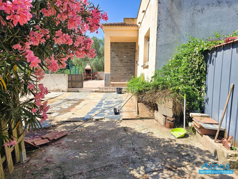 Foto fbf04e50-3566-45b8-9eb2-5375ee9295bc. Casa amb xemeneia aparcament a Santa Susanna