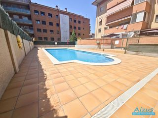 Planta baixa a Can Clos-Pinetons. Planta baja  con piscina, parking y zona comunitaria en pinetons