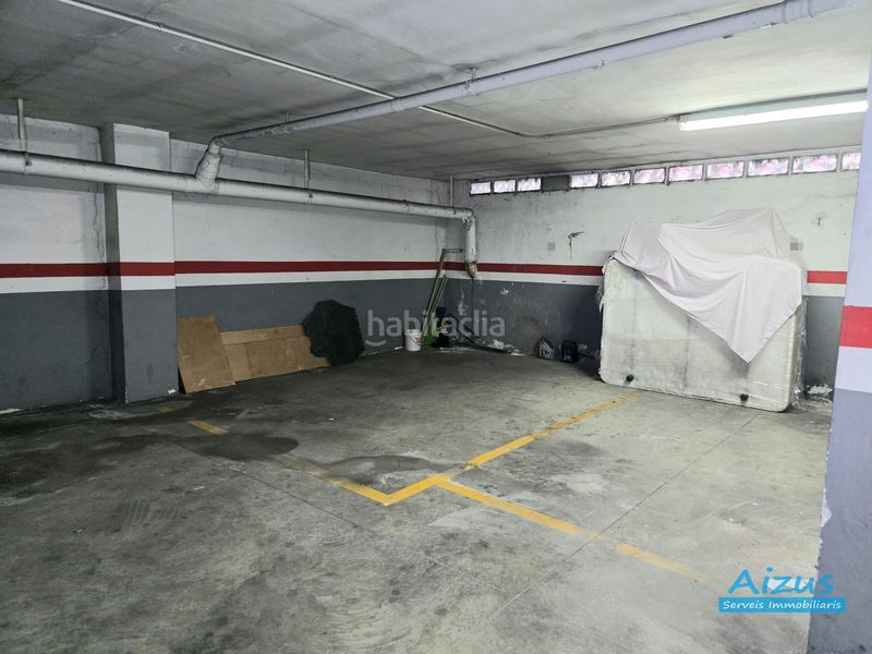 Foto 4ba1b8aa-d00f-466e-b6a0-eb108c70b73a. Parking voiture dans Ajuntament-Maragall Ripollet