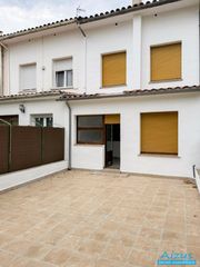 Casa adosada en Torelló. Casa adosada para entrar a vivir