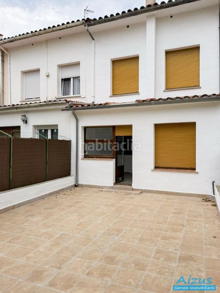 Foto 522b6cc1-ec6b-4d87-afba-5ef5e96c8b61. Casa adossada amb calefacció aparcament a Torelló