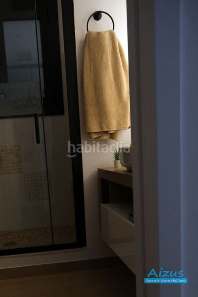 Foto b3e0ecb6-a409-40b0-86c6-813fce67710c. Pis a Sagrada Família Barcelona