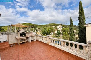 Casa en Castellet i la Gornal. Casa a cuatro vientos en urbanización els rosers