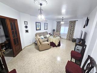 Maison à Olivenza. Se vende adosado de tres plantas en olivenza