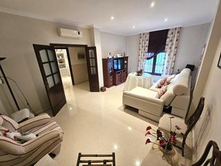 Casa a Olivenza. Encantadora casa en venta en olivenza con piscina y amplios espa