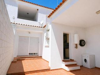 Casa in Albuera (La). Se vende adosado en la albuera