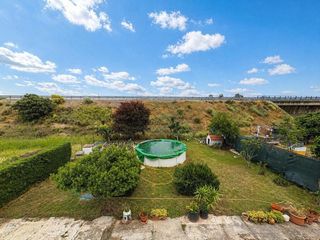 Casale in Casar de Cáceres. Se vende parcela con vivienda a 10 minutos de cáceres