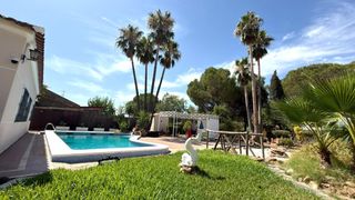 Masia a Pedanías de Badajoz. Se vende parcela con dos viviendas en la urbanización complejo o