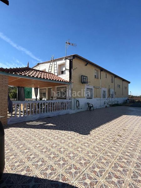Foto 5ca2c727-d11f-4257-bfdb-9c1081778991. Masia a La Estación Badajoz