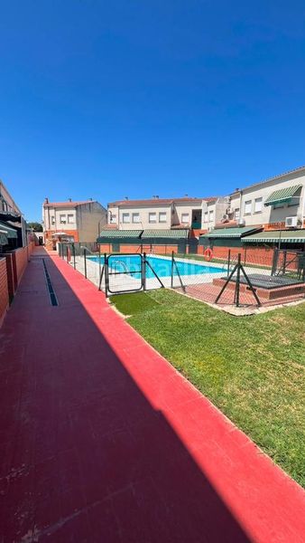 Foto a9546bb9-d1df-4c51-bf86-a5ef7f52d1ee. Casa amb aparcament piscina a pedanías de Badajoz Badajoz