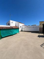 House in Lobón. Se vende casa con gran patio en guadajira