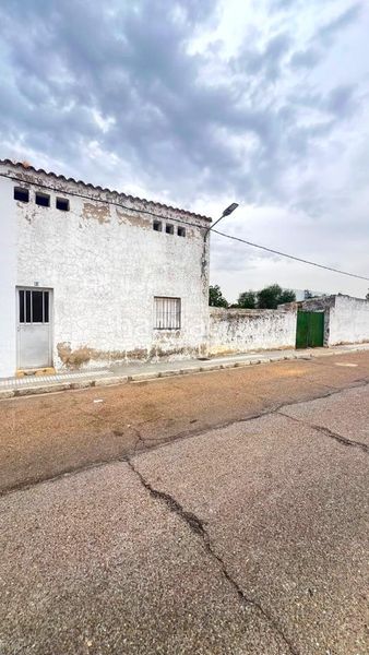Foto ef0289ae-438a-4933-843a-35b6b3d27e41. Casa a Carretera de Sevilla - Los Montitos Badajoz