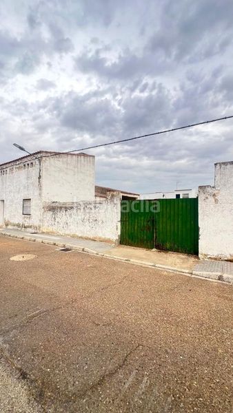 Foto fe3a4397-cfb7-4f73-83b7-c9ffa53dbf1c. Casa a Carretera de Sevilla - Los Montitos Badajoz