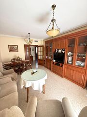 Flat  San ignacio de loyola. Se vende piso con garaje y trastero en san roque  badajoz