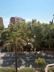 Piso en Trinitat. Piso 3 habitaciones con balcón y ascensor en primado reig – metr