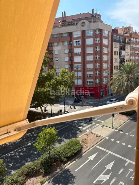 Foto 4b1a26c5-c27b-40fb-a2e1-3b8a0bd268e4. Piso  3 habitaciones con balcón y ascensor en primado reig – metro, tranvía y centro a un paso en Valencia