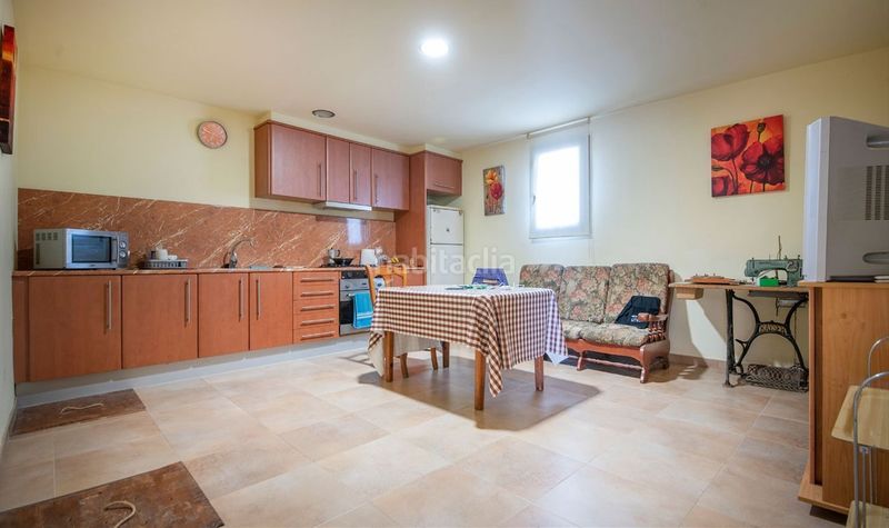 Foto a20553af-aebc-4d0b-bdca-2d00df95e6ca. Casa a carrer eixample 30 a Vilobí del Penedès
