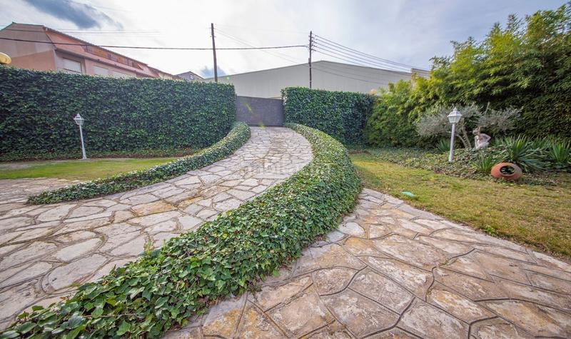 Foto a8ec2b0d-5ba7-4a72-bea2-1b29673c82a1. Casa  de estilo colonial en venta en Capellades