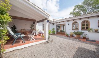 Casa  Carrer sant francesc. Exclusiva finca enoturística con dos viviendas independientes y