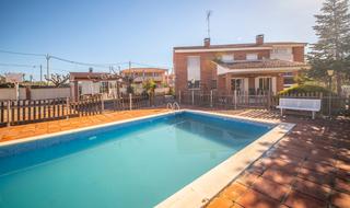 Maison  Carrer mare de déu de foix. Magnífica casa a 4 vientos en parcela de casi 1.000 m2