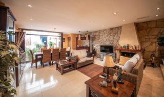 Casa  Carrer sant ramon de penyafort. Ocasión única de vivienda y negocio en venta en puigdàlber