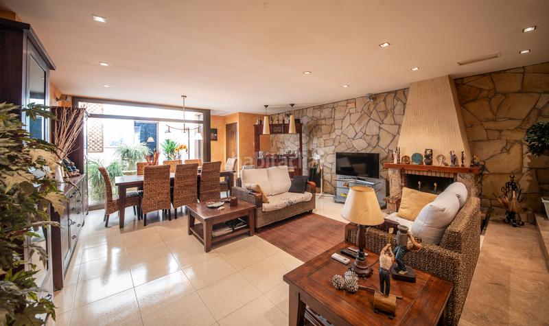 Foto 0637d5d5-4336-40ea-83a3-746c6c9d0661. Casa ocasión única de vivienda y negocio en venta en Puigdàlber