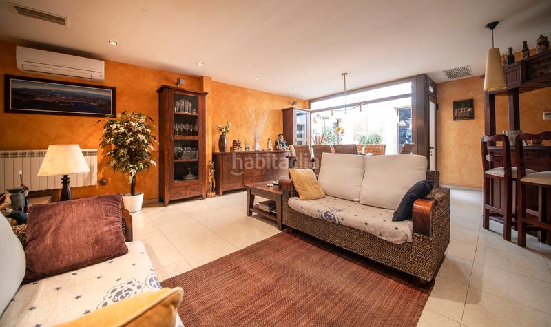 Foto 5ecbc41e-0373-4d63-9208-93a8970c1fce. Casa ocasión única de vivienda y negocio en venta en Puigdàlber