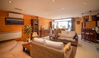 Casa  Carrer sant ramon de penyafort. Ocasión única de vivienda y negocio en venta en puigdàlber