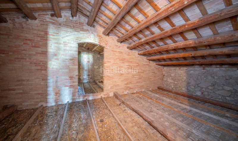 Foto 303fb76e-fe98-45d5-bf0a-13a4fc3e3c2a. Casa amb xemeneia aparcament a Llacuna (La)