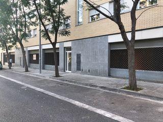 Location Local commercial  Rambla de la generalitat. Local en alquiler