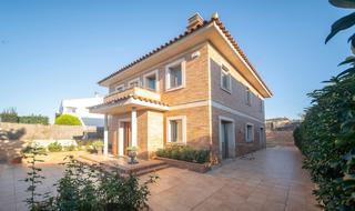 Casa  Passatge de la serra d'ancosa. Amplia casa familiar en la mejor zona de vilafranca