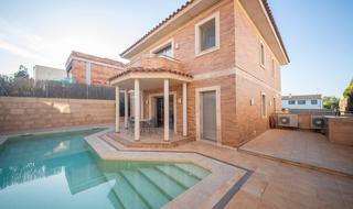 Casa  Passatge de la serra d'ancosa. Amplia casa familiar en la mejor zona de vilafranca