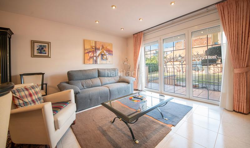 Foto 1331af3b-e04c-405f-8fa7-ec660cb6982c. Chalet encantadora casa elegante con jardín en el corazón de moja en Olèrdola